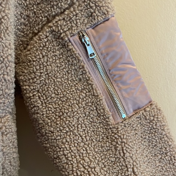 Abercrombie & Fitch Faux Fur Jacket - Picture 5 of 5